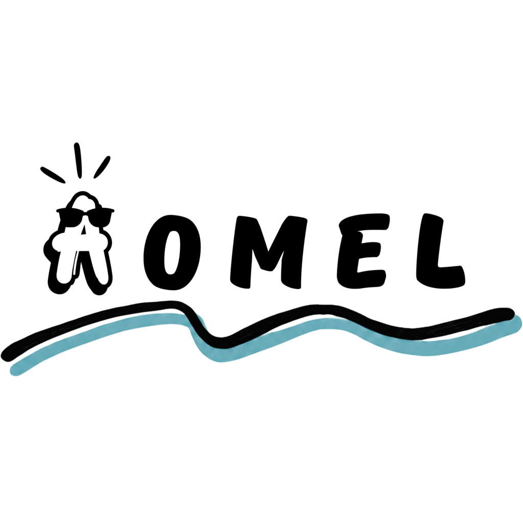 AOMELの店内とボードゲームを楽しむ様子