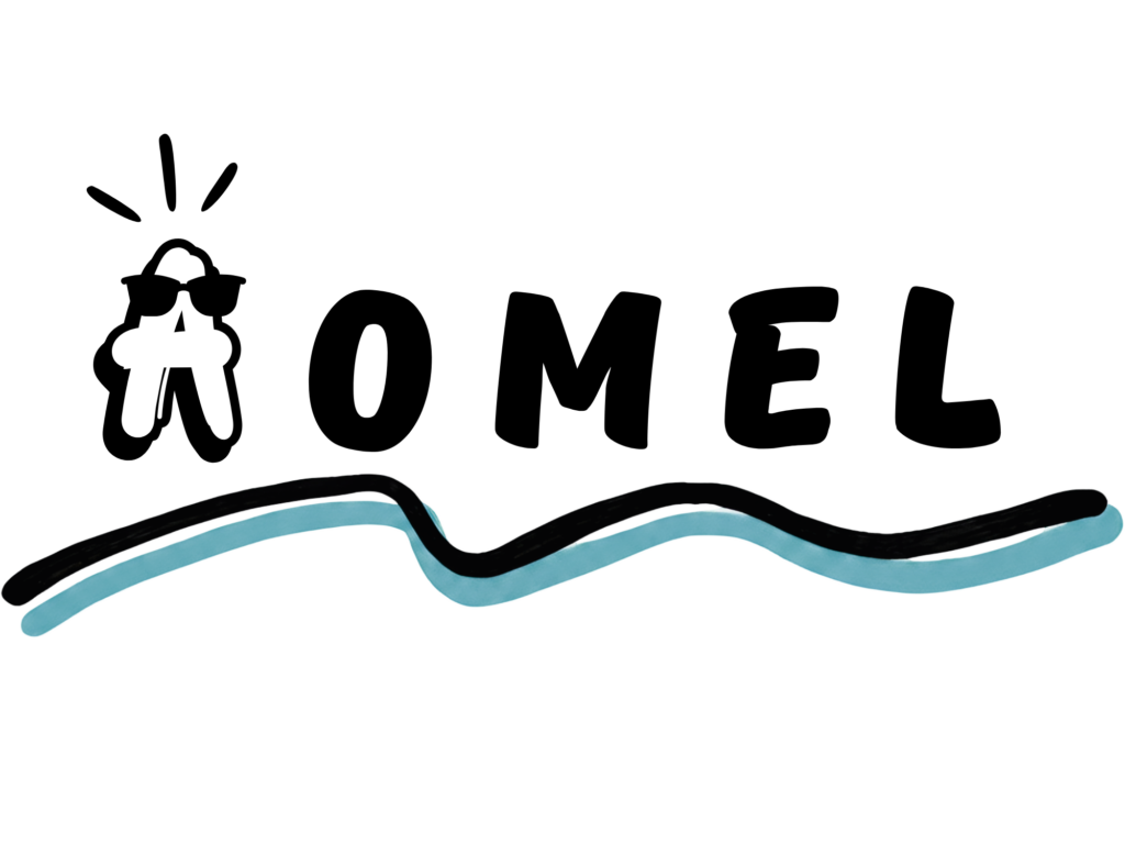 AOMELの店内とボードゲームを楽しむ様子